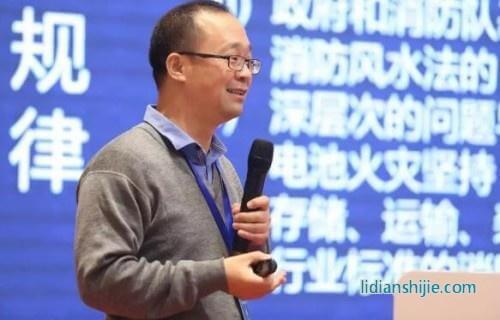億鑫豐董事長吳松彥帶來的主題分享是《裝備創新助力電池提質降本》