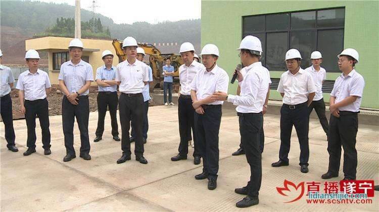 鄧正權一行深入射洪縣鋰電產業(yè)園調研,實地查看了部分入園項目以及園區(qū)基礎設施建設情況 鄧正權一行深入射洪縣鋰電產業(yè)園調研,實地查看了部分入園項目以及園區(qū)基礎設施建設情況
