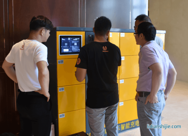 創元萬威智能充電柜引起與會者廣泛關注 創元萬威智能充電柜引起與會者廣泛關注