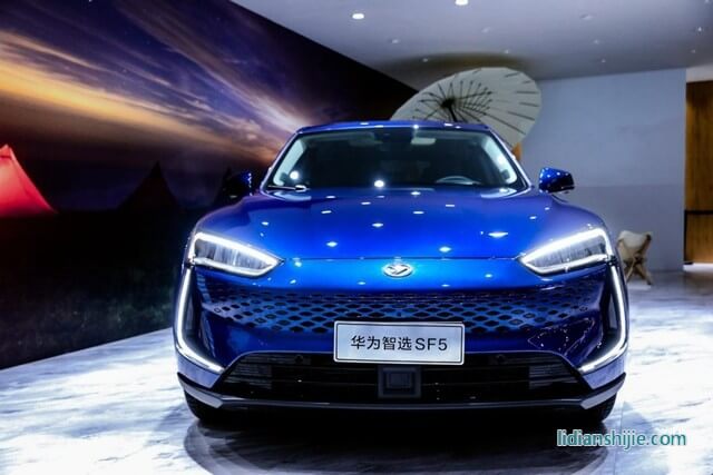 比亞迪靠汽車技術創新銷量暴漲，自動駕駛卻難助華為打開局面