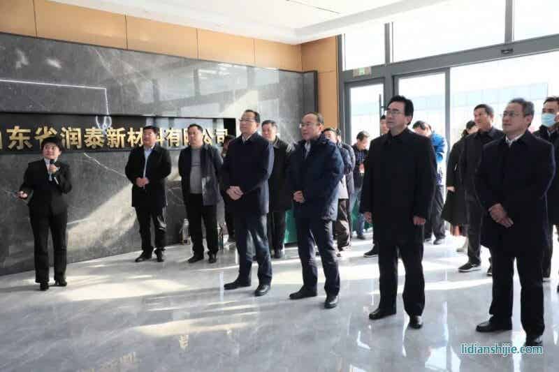 12月22日下午，住棗全國、省和市人大代表來嶧城區開展會前集中視察活動