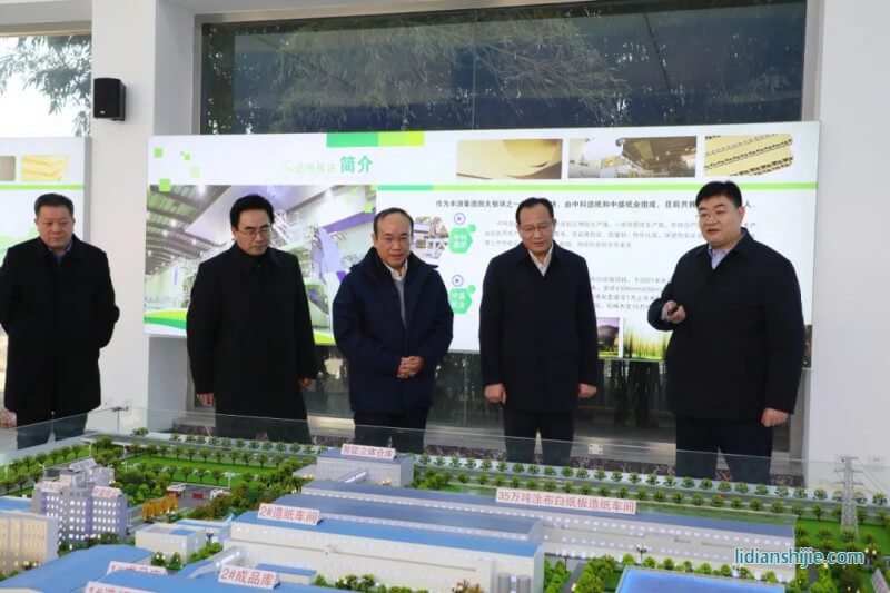 12月22日下午，住棗全國、省和市人大代表來嶧城區開展會前集中視察活動