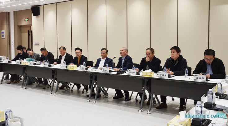 會議側面.jpg